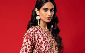 Khaadi Lawn Sale 2025 showcasing discounted unstitched lawn suits and fabrics in rich prints and colors