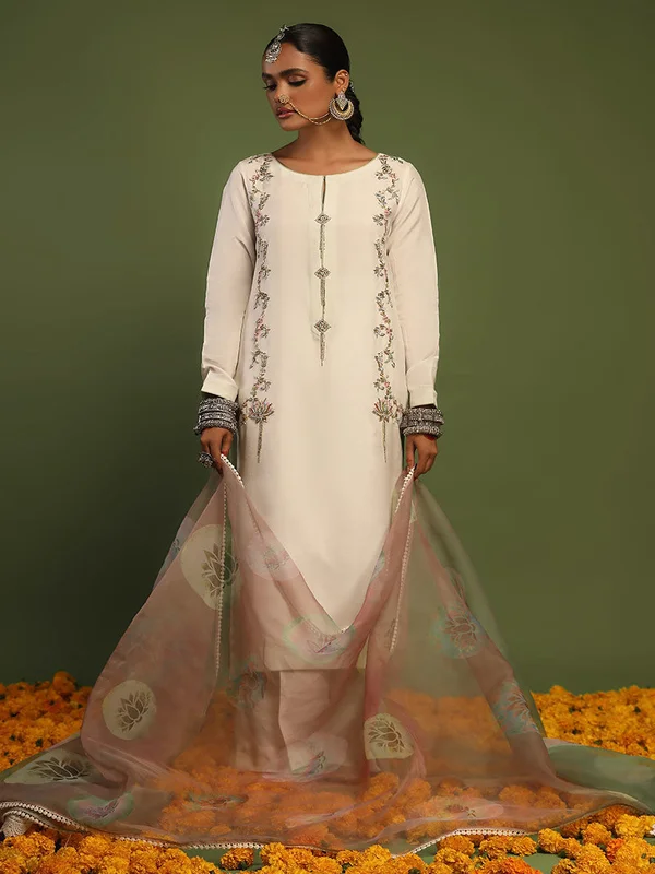 Warda lawn collection with trendy summer fashion for women