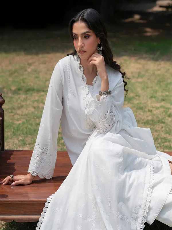 Elegant Zeen lawn sale fashion collection featuring stylish summer dresses and unstitched suits