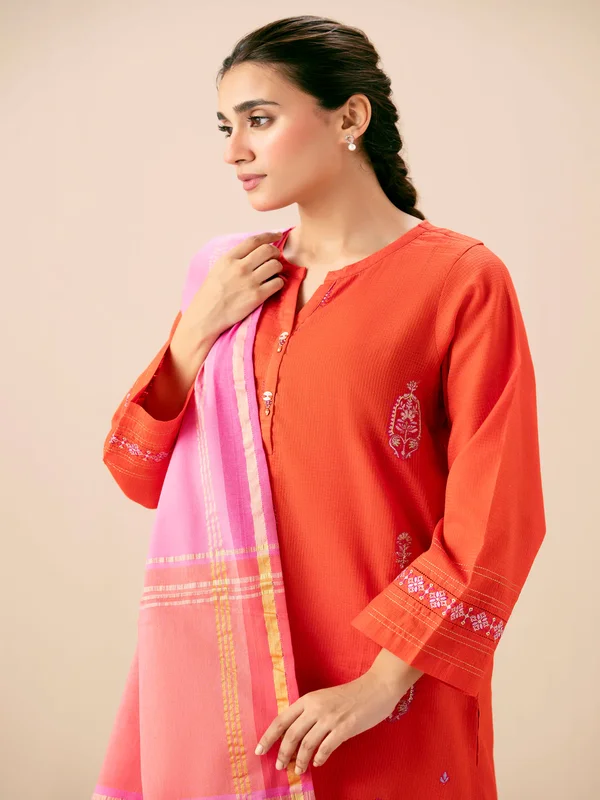 Trendy stitched dresses from Zeen lawn sale perfect for casual and festive wear