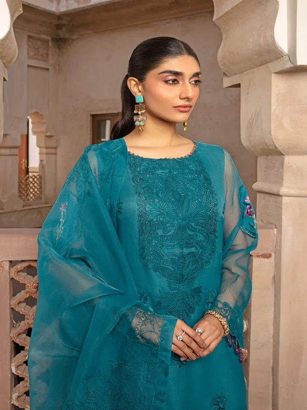 Stylish Zeen lawn sale unstitched suits with summer-friendly fabric and elegant prints