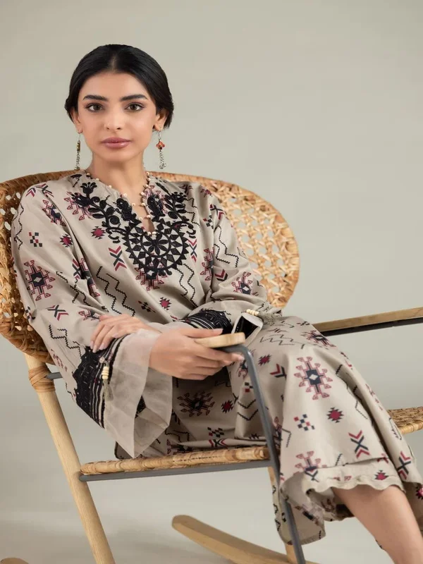 Khaadi Pakistani fashion brand offering stylish women clothing collections